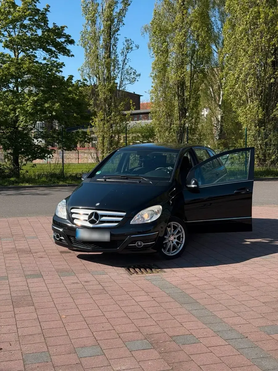 Używany Mercedes B200 193 KM (141 kW) 2011 Czarny Minivan