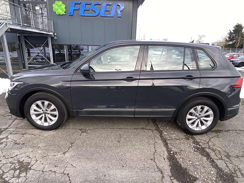 Gebraucht VW Tiguan 131 PS (96 kW) 2022 Uranograu SUV