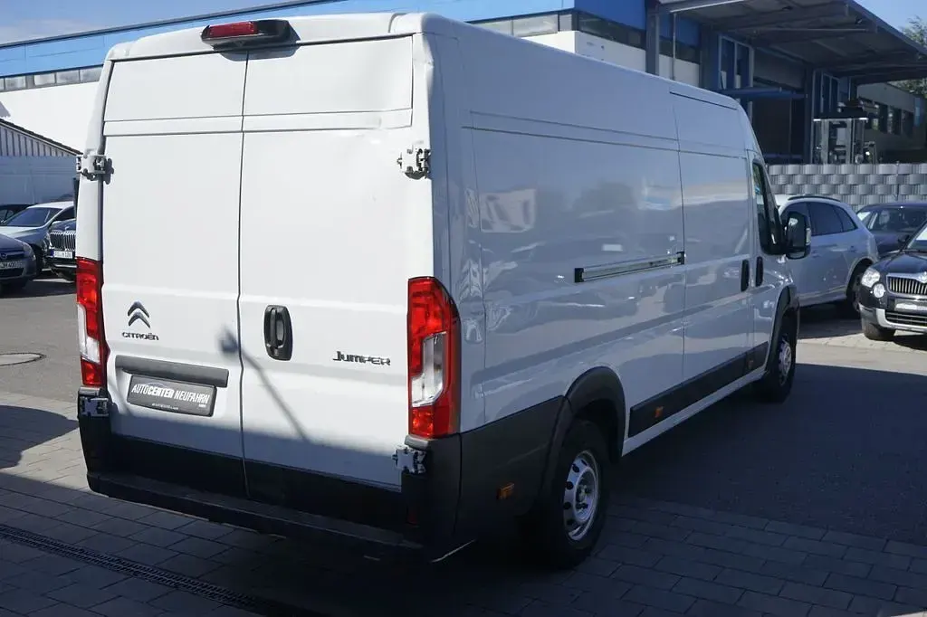 Gebraucht Citroën Jumper 140 PS (102 kW) 2022 Lackierung weiss icy/deckende Van / Kleinbus