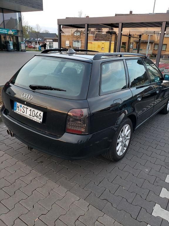 Schwarz Gebraucht 2001 Audi A4 Kombi | 1.700 € (Fairer Preis) - Bild 1/2