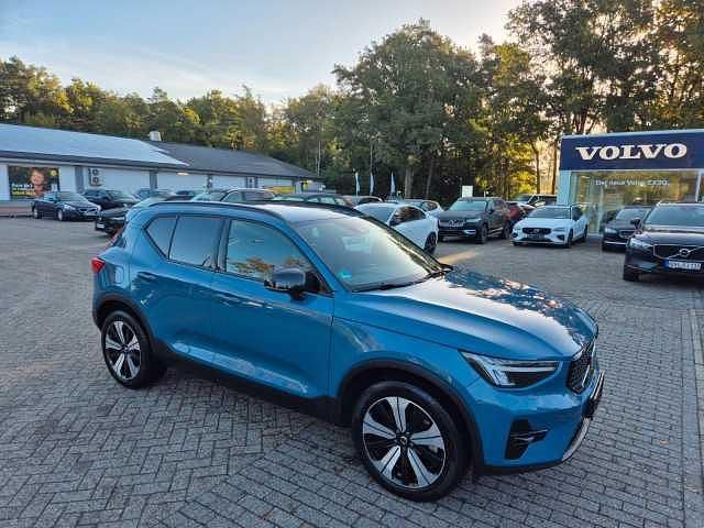 Blau Gebraucht 2022 Volvo XC40 Plus SUV | 34.900 € (Fairer Preis) - Bild 1/4