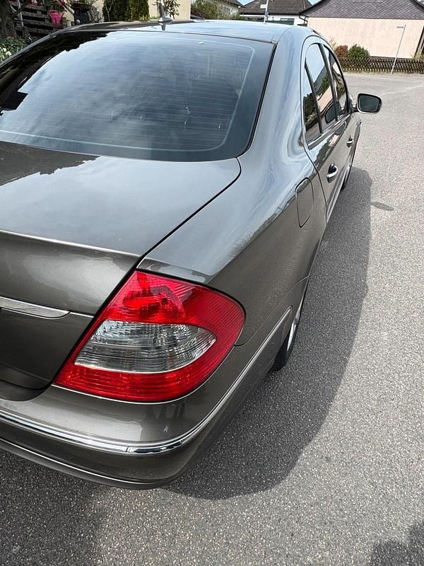 Gebraucht Mercedes E200 184 PS (135 kW) 2007 Beige Limousine