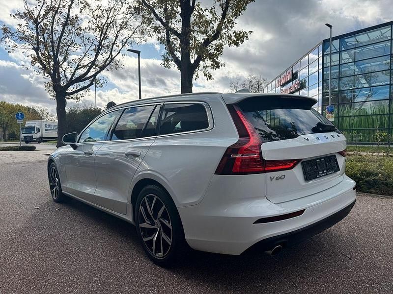 Gebraucht Volvo V60 Pro 253 PS (186 kW) 2020 Ice white, solid / solid Kombi