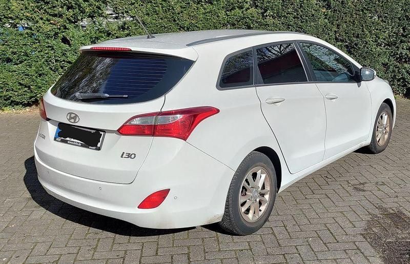 Gebraucht Hyundai i30 Trend 120 PS (88 kW) 2013 Weiß Kombi
