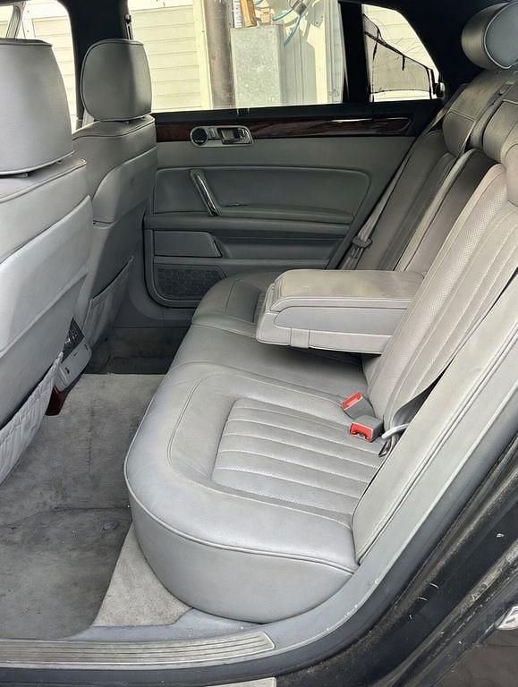 Gebraucht VW Phaeton 239 PS (175 kW) 2011 Grau Limousine