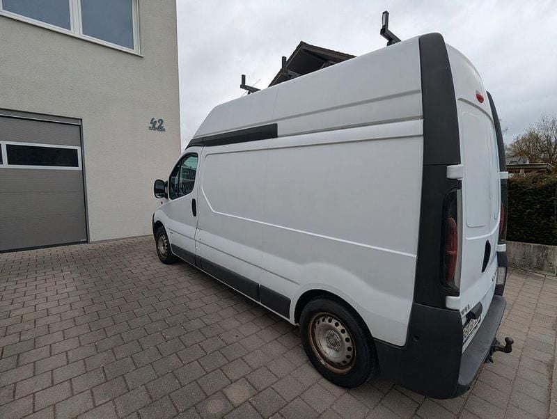 Second-hand Opel Vivaro 101 CP (74 kW) 2006 Alb Monovolum