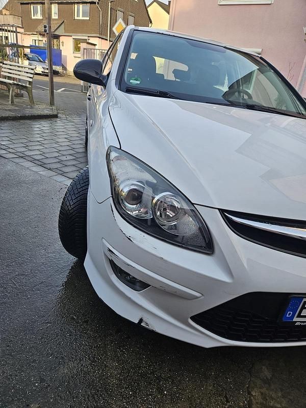 Gebraucht Hyundai i30 109 PS (80 kW) 2010 Weiß Kleinwagen