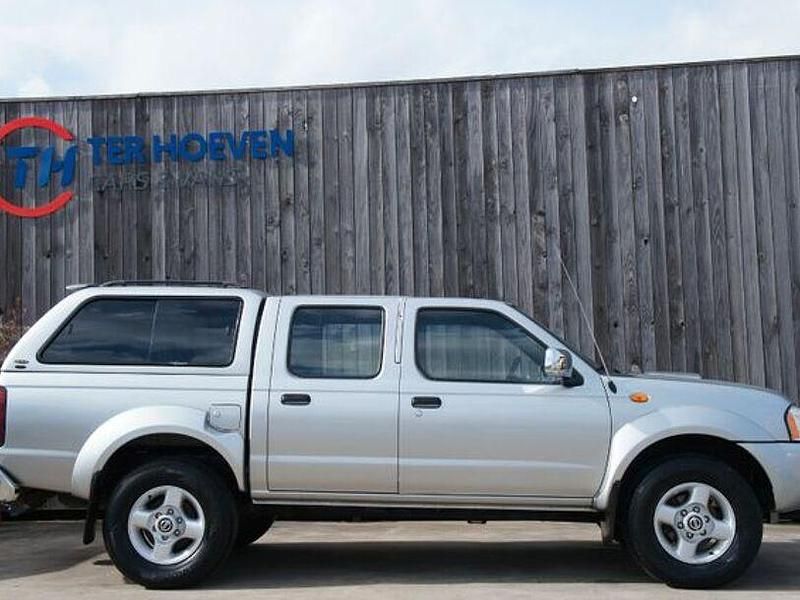 Gebraucht Nissan Navara 133 PS (97 kW) 2004 Silber Pickup