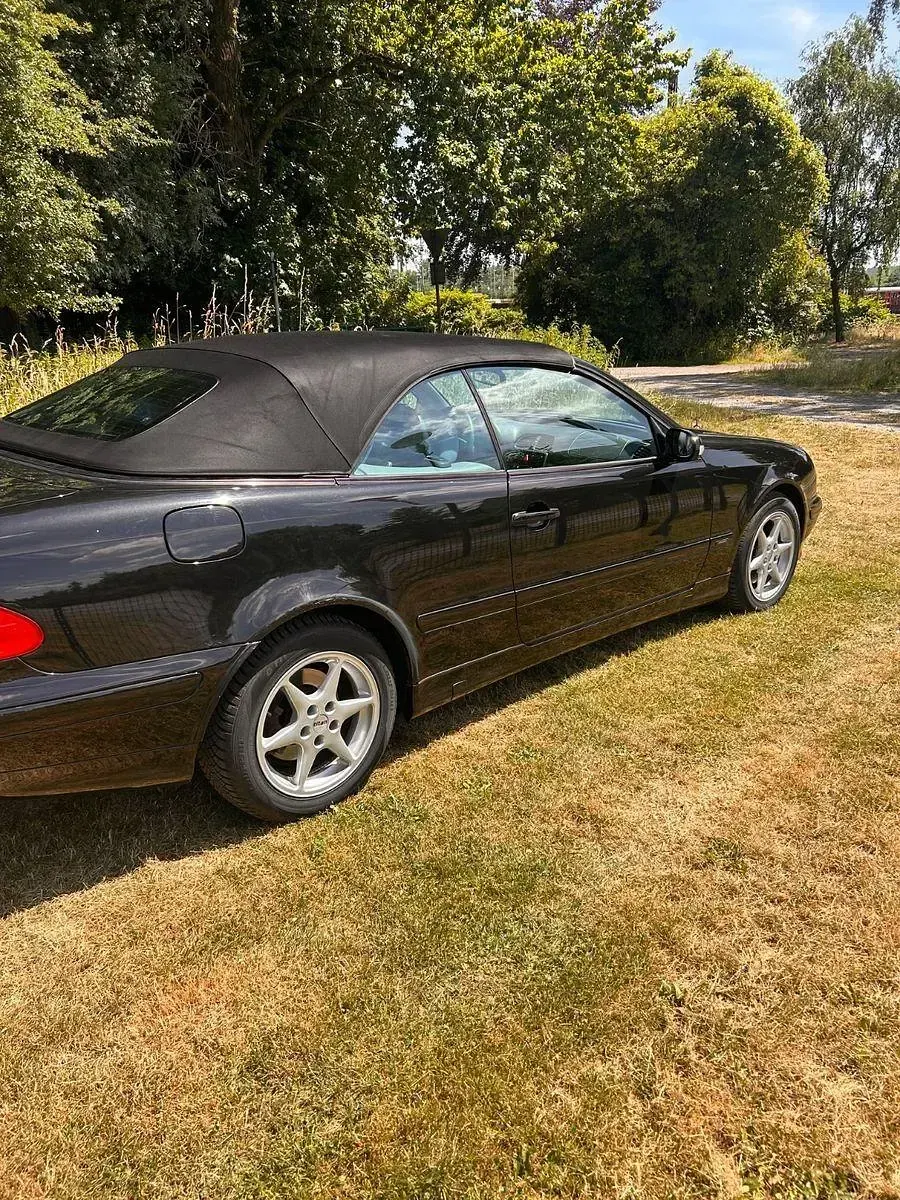 Gebraucht Mercedes CLK230 Avantgarde 193 PS (141 kW) 2000 Schwarz Cabrio