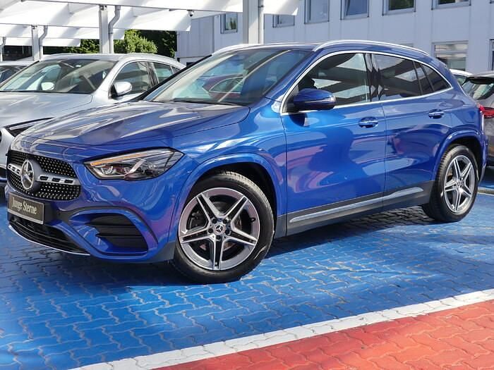 Metalliclack spektralblau Gebraucht 2024 Mercedes GLA200 Advanced SUV | 40.890 € (Fairer Preis) - Bild 1/4