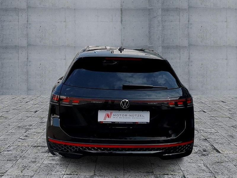Gebraucht VW Passat R-line 177 PS (130 kW) 2024 Schwarz Kombi