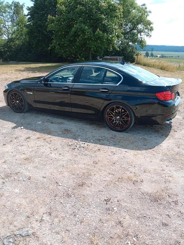 Gebraucht BMW 550 407 PS (299 kW) 2011 Schwarz Limousine