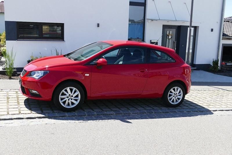 Rot Gebraucht 2015 Seat Ibiza SC Sun Kleinwagen | 5.700 € (Fairer Preis) - Bild 1/3