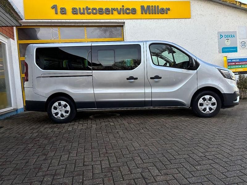 Gebraucht Renault Trafic 150 PS (110 kW) 2024 Silber Van / Kleinbus