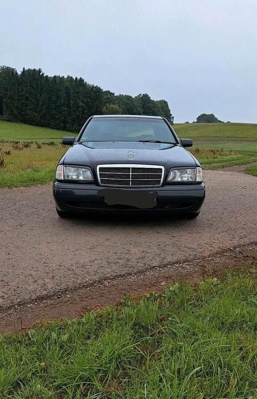Schwarz Gebraucht 1994 Mercedes C220 Limousine | 1.350 € - Bild 1/4