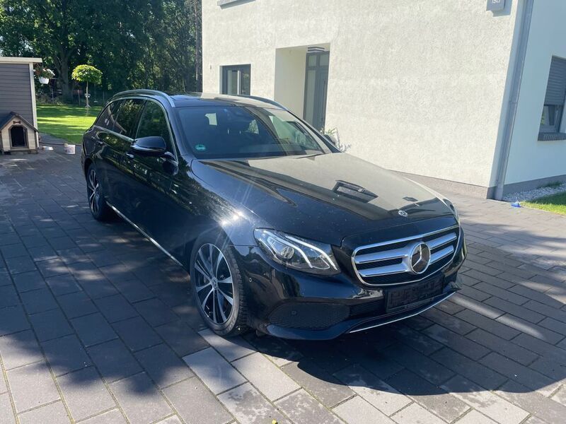 Gebraucht Mercedes E400 340 PS (250 kW) 2018 Ung. schwarz  unilack Kombi