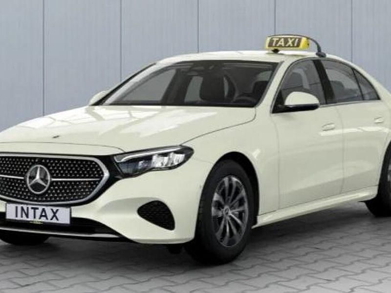 Gebraucht Mercedes E200 163 PS (119 kW) 2026 Beige Limousine