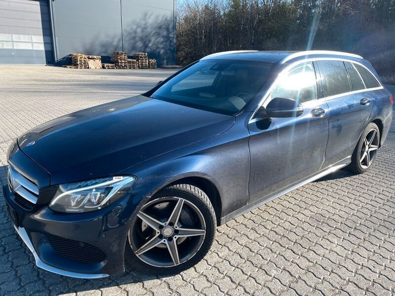 Blau Gebraucht 2015 Mercedes C250 AMG line Limousine | 11.300 € (Superpreis) - Bild 1/4