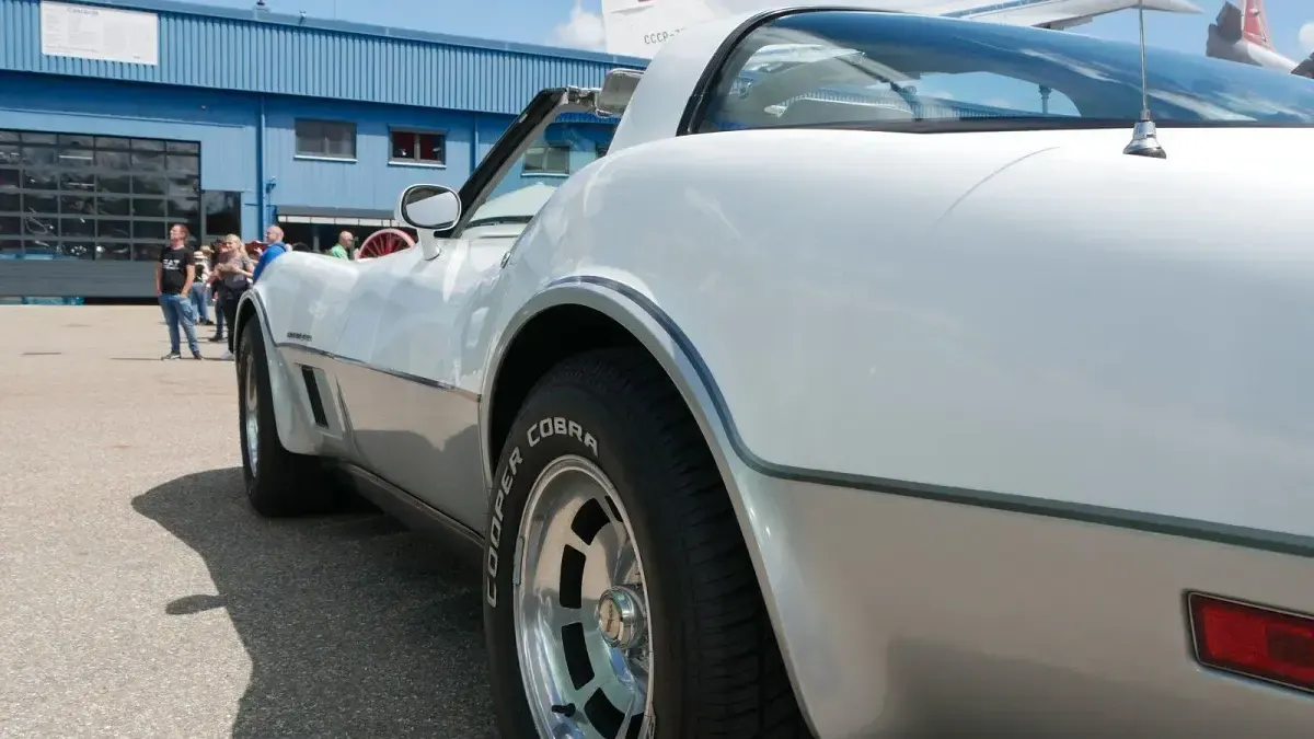 Second-hand Corvette C3 200 CP (147 kW) 1982 Argintiu Cabrio