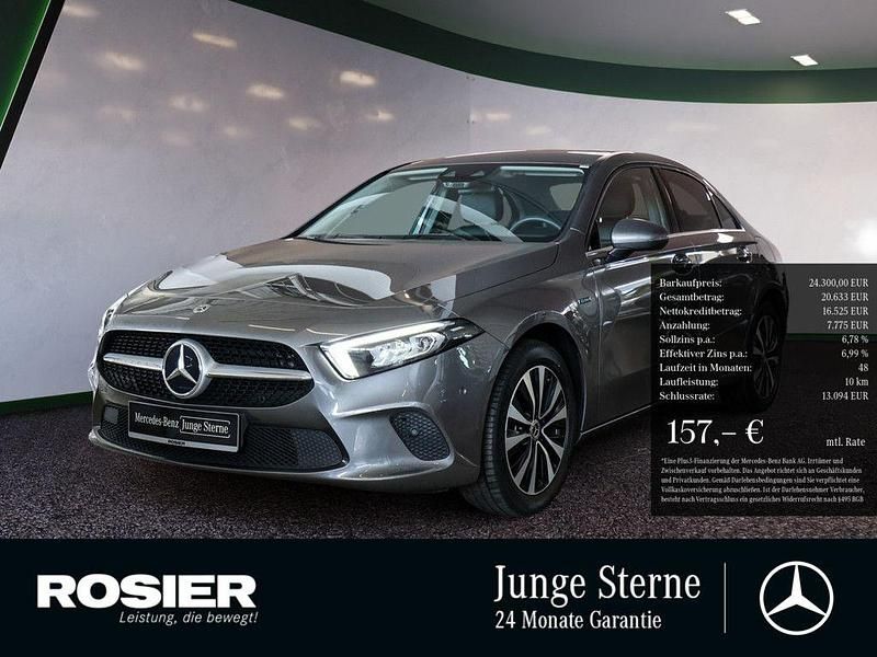 Grau Gebraucht 2021 Mercedes A250 Style Limousine | 24.690 € (Fairer Preis) - Bild 1/3