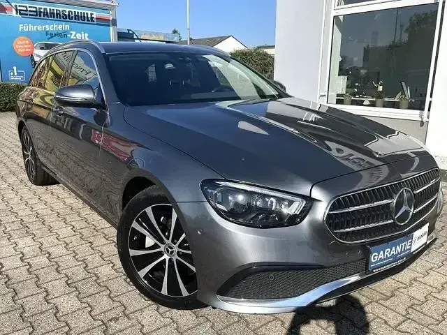 Gebraucht Mercedes E300 Avantgarde 320 PS (235 kW) 2021 Grau Limousine