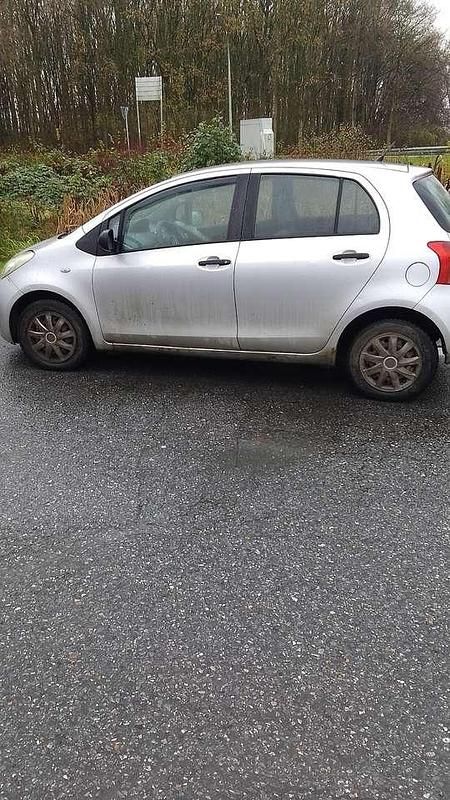 Gebraucht 2004 Toyota Yaris Sol Limousine | 1.700 € (Fairer Preis) - Bild 1/4