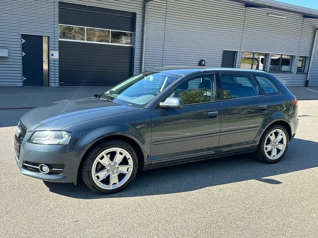 Second-hand Audi A3 Attraction 125 CP (91 kW) 2012 Gri Hatchback