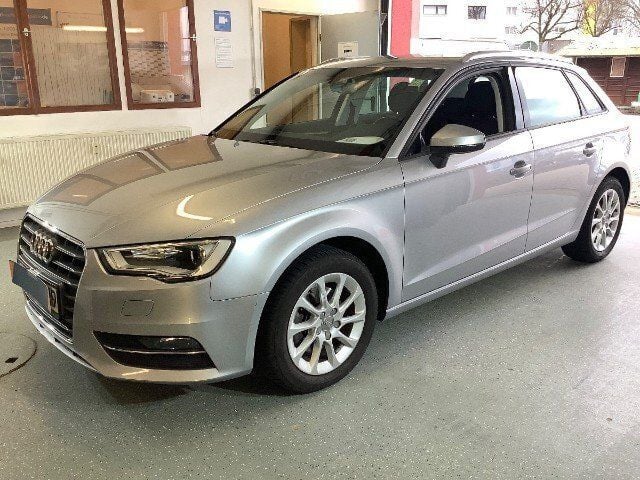 Gebraucht Audi A3 Attraction 110 PS (80 kW) 2016 Grau metallic Limousine