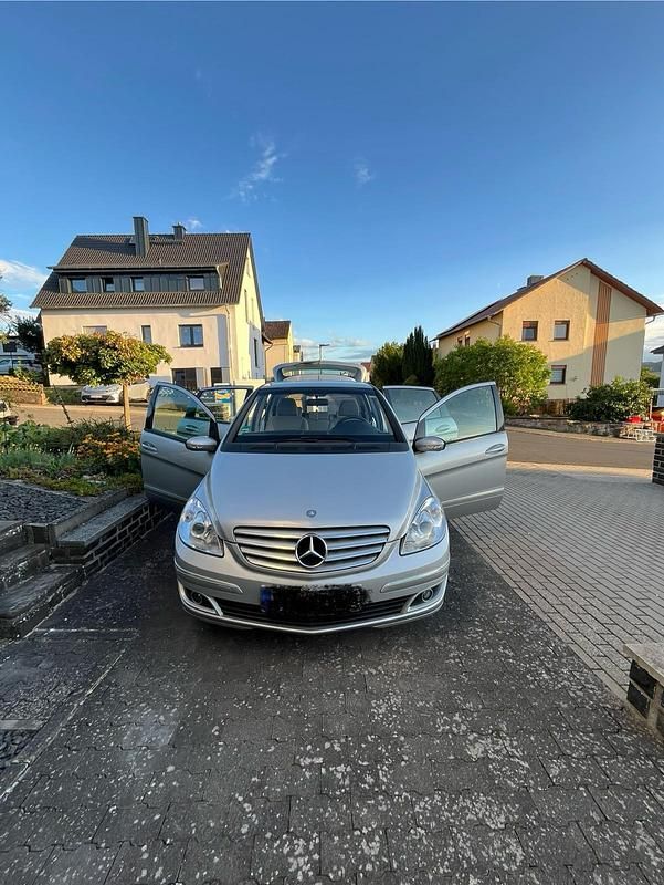 Silber Gebraucht 2005 Mercedes B170 Van / Kleinbus | 2.500 € (Guter Preis) - Bild 1/4