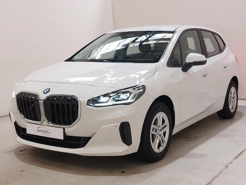 Weiß Gebraucht 2024 BMW 218 Active Tourer Van / Kleinbus | 26.980 € (Superpreis) - Bild 1/4