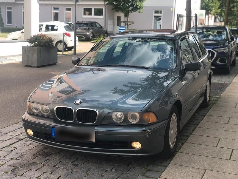 Grau Gebraucht 2002 BMW 525 Kombi | 2.550 € (Fairer Preis) - Bild 1/4