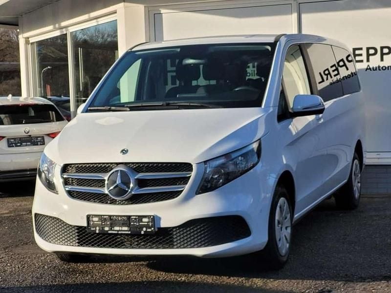 Gebraucht Mercedes V220 163 PS (119 kW) 2022 Weiß Van / Kleinbus