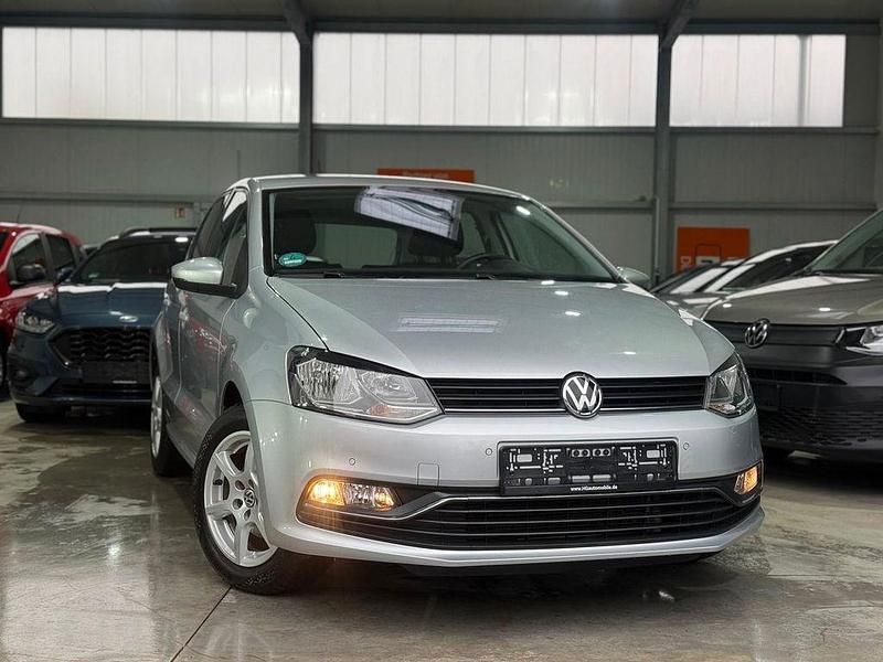 Silber Gebraucht 2016 VW Polo Comfortline Limousine | 8.000 € (Guter Preis) - Bild 1/4