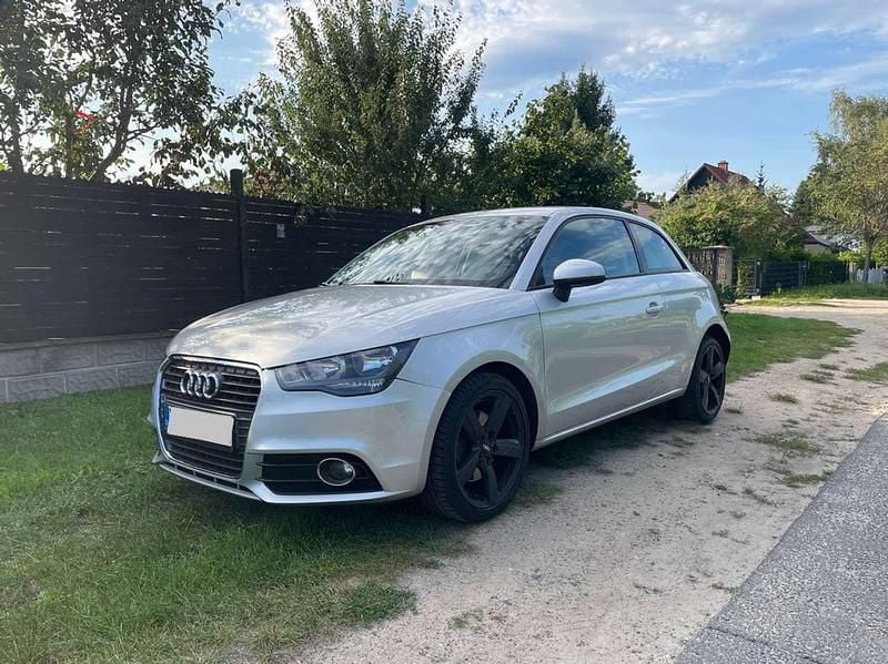 Silber Gebraucht 2011 Audi A1 Kleinwagen | 7.950 € (Guter Preis) - Bild 1/4