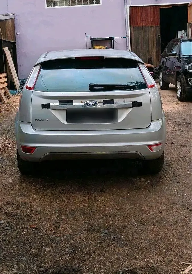 Gebraucht Ford Focus Titanium 115 PS (84 kW) 2009 Silber Limousine