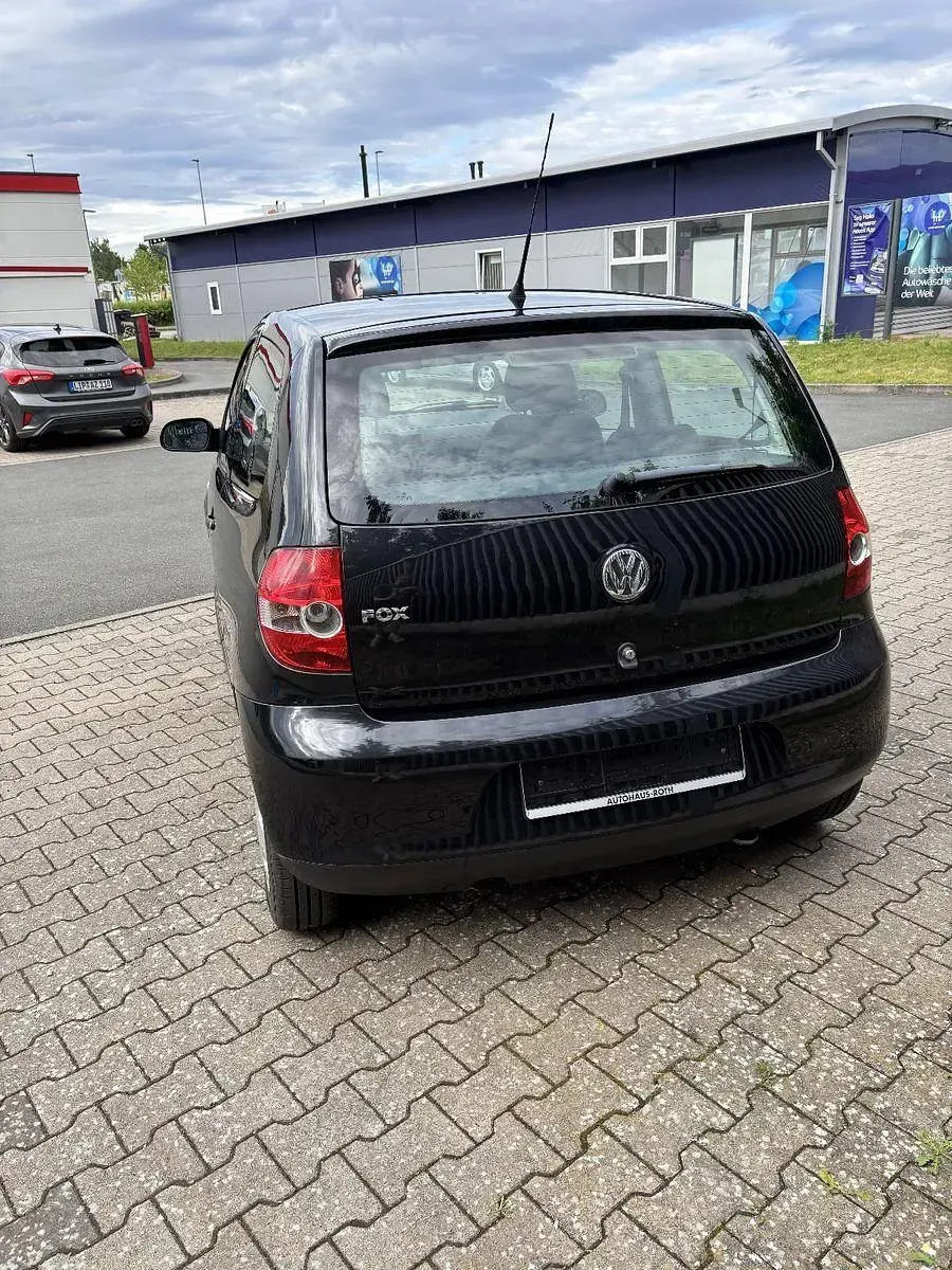 Gebraucht VW Fox 54 PS (39 kW) 2009 Schwarz Kleinwagen