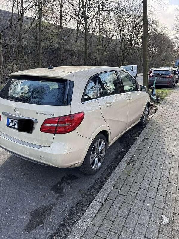 Gebraucht Mercedes B200 156 PS (114 kW) 2014 Van / Kleinbus