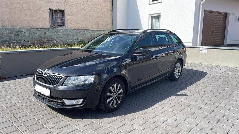 Schwarz Gebraucht 2016 Skoda Octavia Style Kombi | 9.500 € (Guter Preis) - Bild 1/4