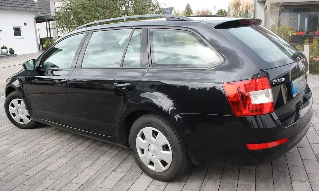 Gebraucht Skoda Octavia Active 105 PS (77 kW) 2014 Schwarz Kombi