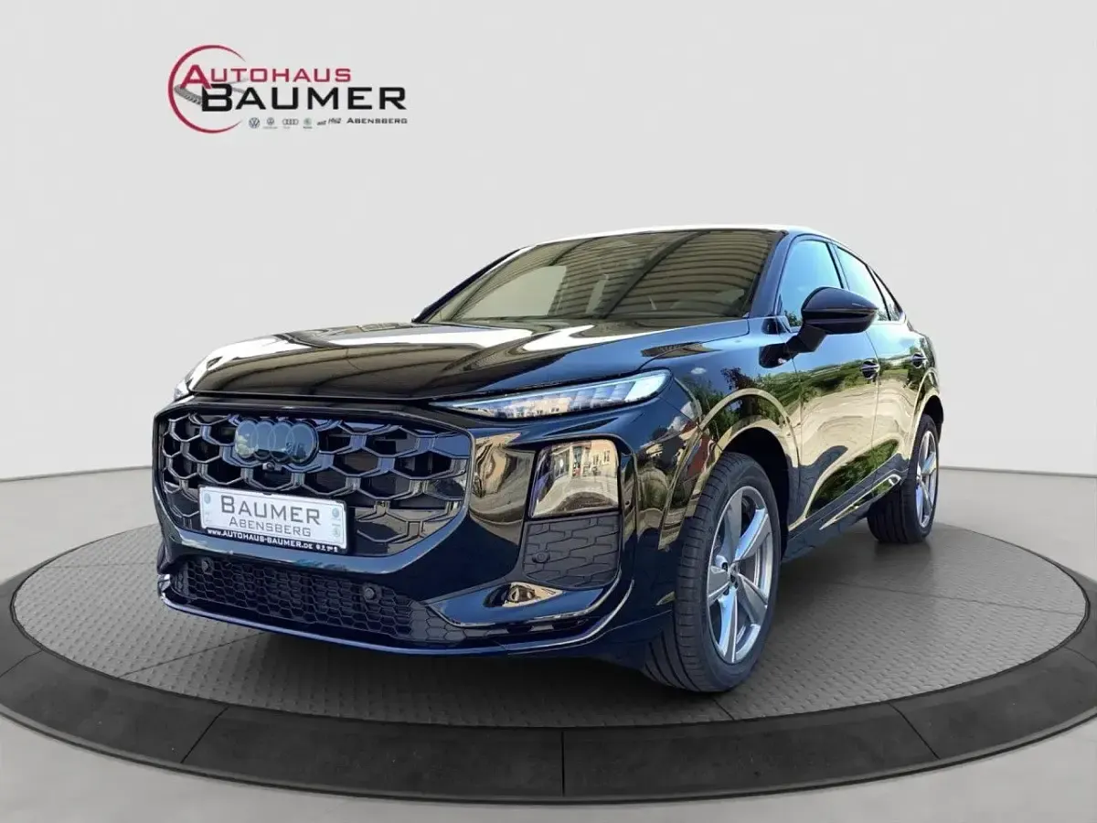 Neu Audi Q3 Sportback Sport 204 PS (150 kW) 2026 Schwarzschwarz SUV