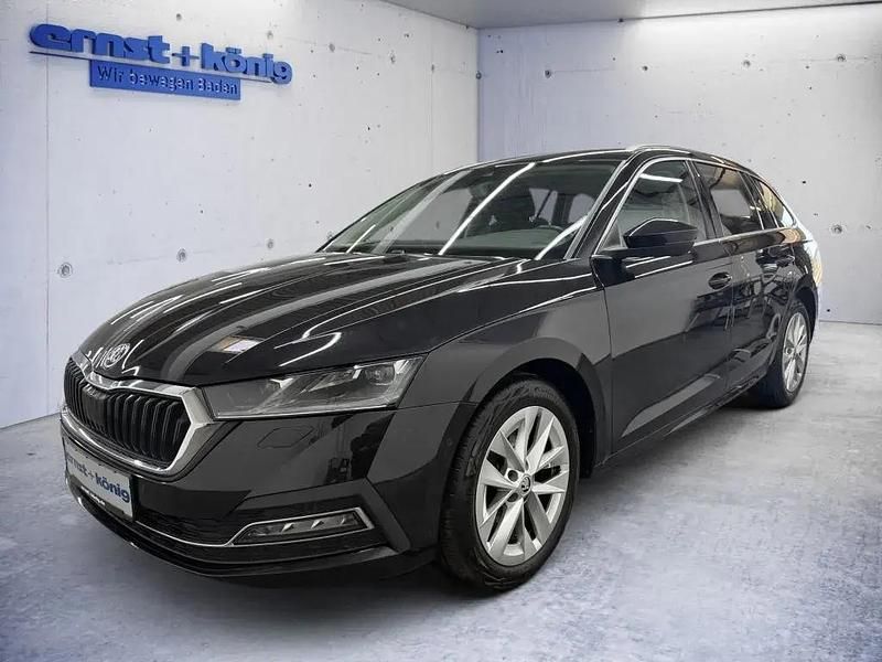 Blackmagic perleffekt (metallic) Gebraucht 2020 Skoda Octavia First Edition Kombi | 22.590 € (Fairer Preis) - Bild 1/4