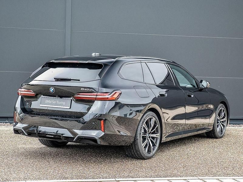 Neu BMW 540 Sport Line 303 PS (222 kW) 2026 Black sapphire Kombi