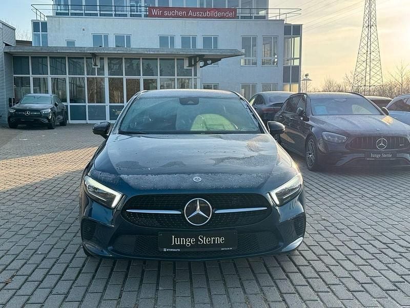 Gebraucht Mercedes A250 Progressive 218 PS (160 kW) 2021 Denimblau metallic Limousine