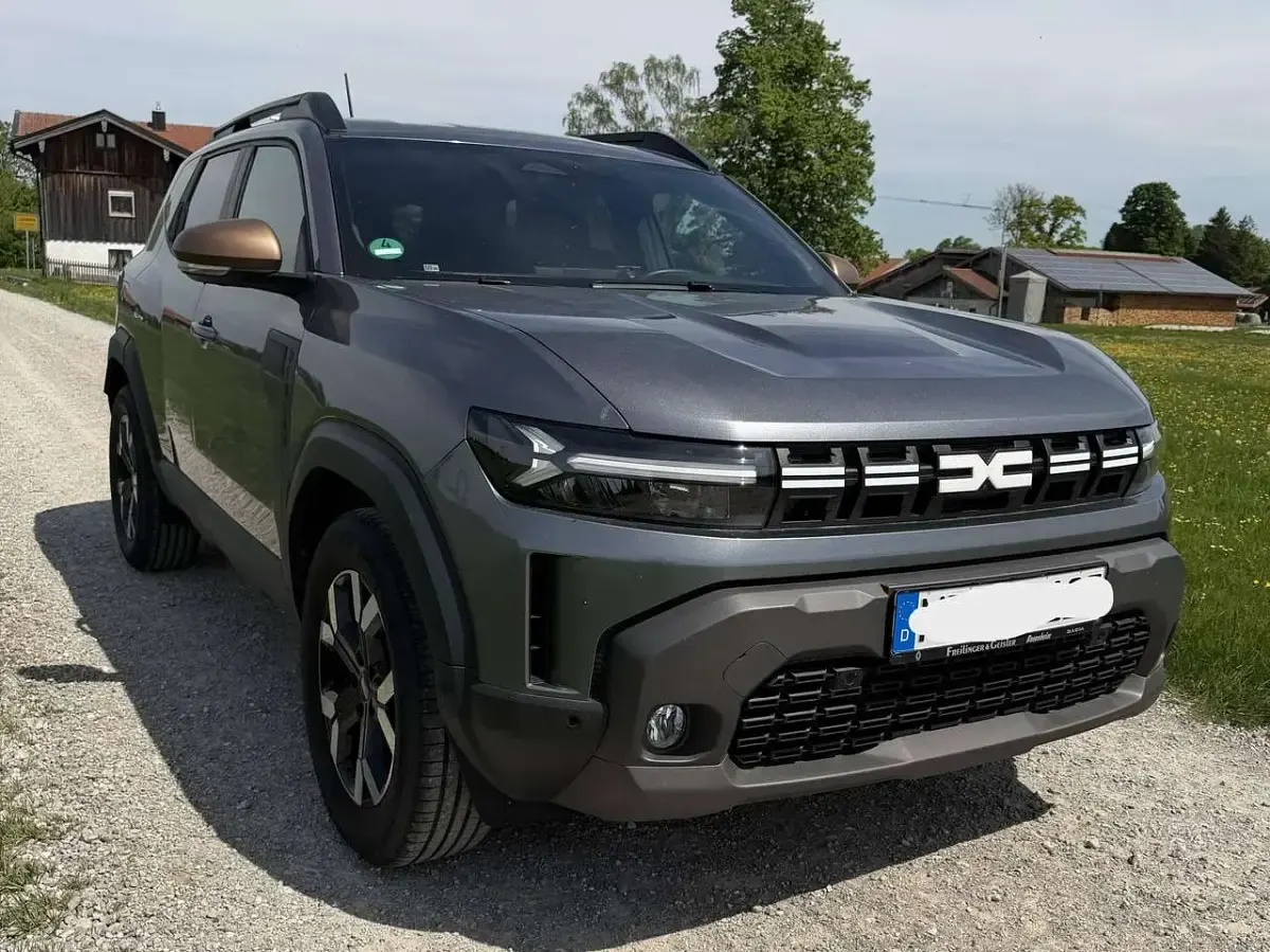 Używany Dacia Duster Extreme 141 KM (103 kW) 2024 Szary SUV