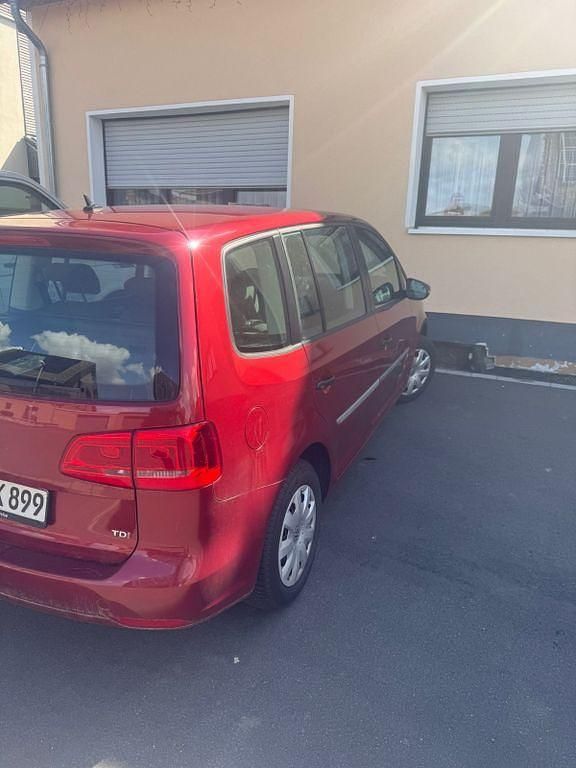 Gebraucht VW Touran 105 PS (77 kW) 2013 Rot Van / Kleinbus