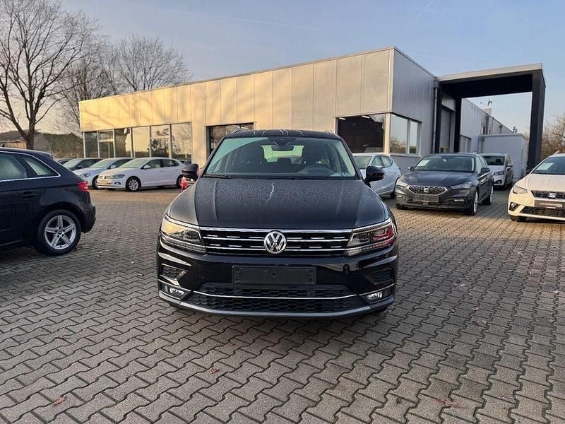 Schwarz Gebraucht 2019 VW Tiguan Highline SUV | 21.990 € (Superpreis) - Bild 1/4