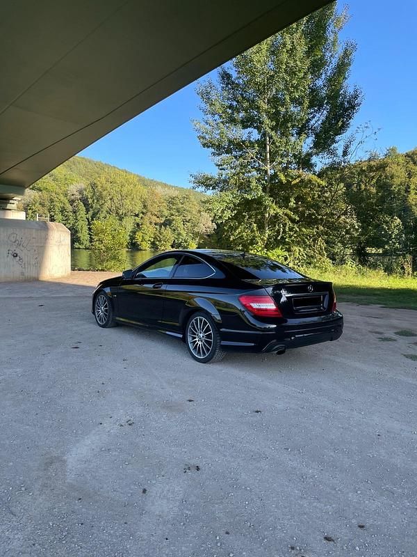 Gebraucht Mercedes C250 204 PS (150 kW) 2013 Schwarz Coupé