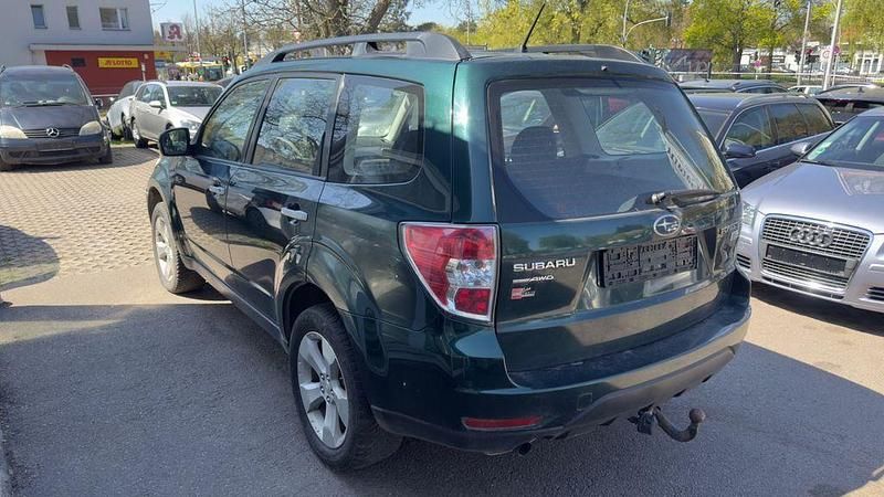 Usado Subaru Forester Comfort 147 CV (108 kW) 2012 Verde SUV