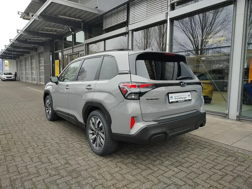 Neu Subaru Forester Platinum 136 PS (100 kW) 2026 River rock pearl SUV