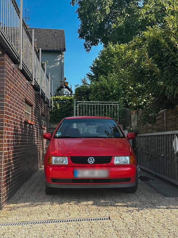 Rot Gebraucht 1997 VW Polo Kleinwagen | 300 € (Guter Preis) - Bild 1/4